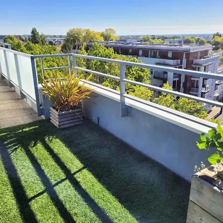 Le Nid : Rooftop Moderne Surplombant La Appartement